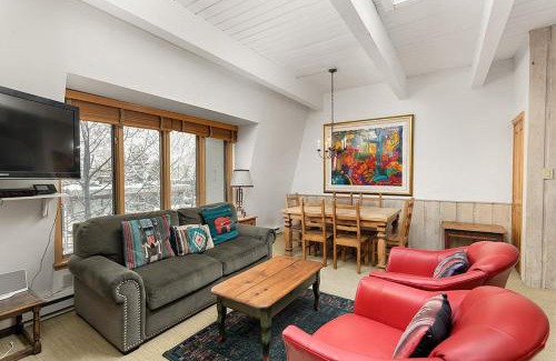 Aspen House | Chateau Chaumont Unit 19, Spacious Top-Floor Condo with Great Location