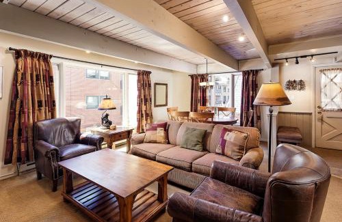 Aspen House | Chateau Chaumont Unit 8, Condo with Excellent Location, 1 Block to Aspen Mountain