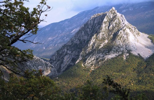 Castellane House | Château de Chasteuil: Serene Verdon Retreat for 2–9 pers. with Stunning Views