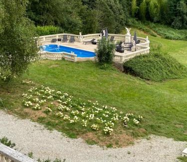 Saint-Leger-de-Fougeret Villa | Chateau de Clinzeau