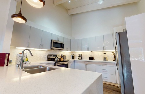 Mammoth Lakes Condo | Chateau de Montagne 6 Pet-Friendly and Remodeled, On Shuttle Route by RedAwning