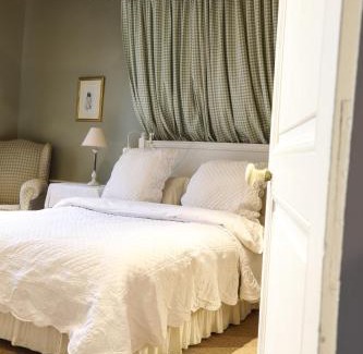 Poil Bed & Breakfast | Chateau de Villette