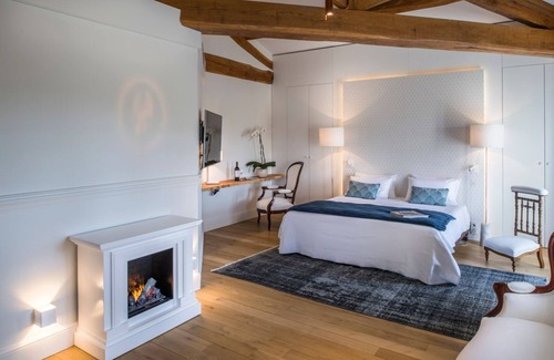 Saint-Emilion Other | Chateau Grand Cru - Five Bedroom Castle, Sleeps 10