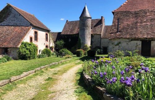 Brigueil-le-Chantre Bed & Breakfast | Chateau Mareuil