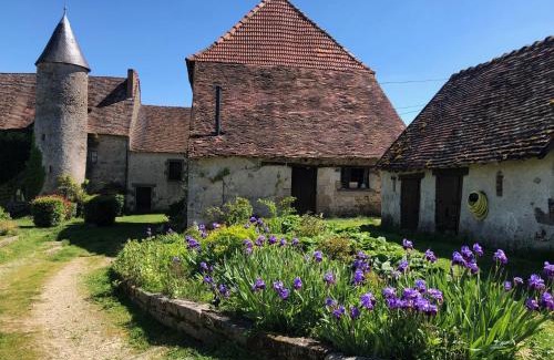 Brigueil-le-Chantre Bed & Breakfast | Chateau Mareuil