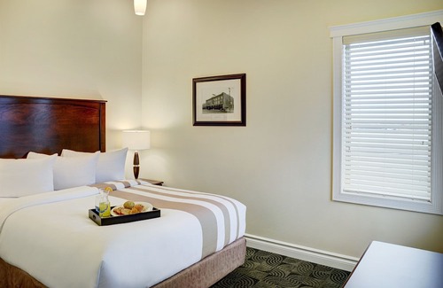 Northwest Edmonton Hotel | Chateau Nova Yellowhead