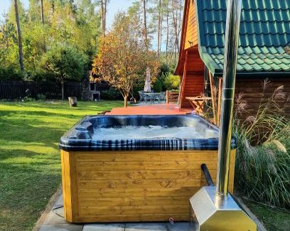 Sulecki Borek House | Chatka Baby Jagi - Domek z balią i kominkiem w lesie pośród jezior