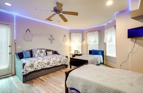 East Brainerd House | Chattanooga Family Home: Games, Yard, Grill!