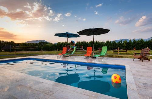 Liptovsky Mikulas Ski Chalet | Chaty Mara