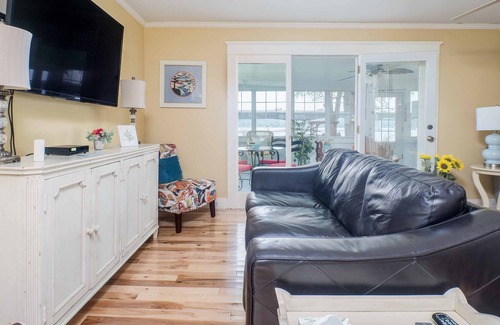 Bemus Point House | Chautauqua Lake Front Property - Walk to the Village of Bemus Point!