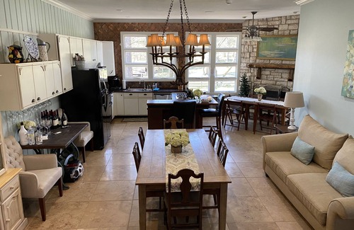 Ashland City Cabin | Cheekwood Historic Birdsong Lodge: A Charming Escape Near Downtown Nashville, TN