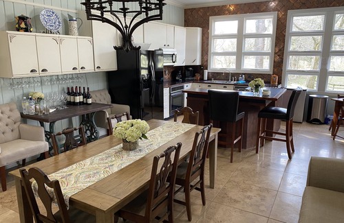 Ashland City Cabin | Cheekwood Historic Birdsong Lodge: A Charming Escape Near Downtown Nashville, TN