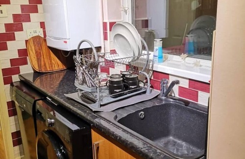 Sunderland House | Cheerful 2 bedroom cottage with Indoor Fireplace