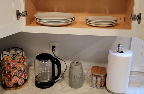 New Hartford House | Cheerful 2 Bedroom Residential home!