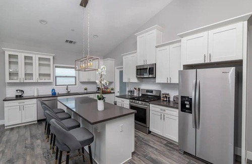 Citrus Heights House | Cheerful 3 bed rooms with pool