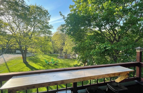 Alton House | Cheerful 3 bedroom home with outdoor pool & hottub