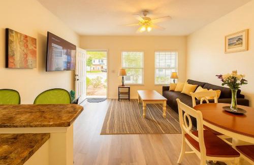 Myrtle Beach House | Cheerful 3-br cottage with pool, 2 blocks to beach, free parking