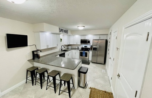 Newburgh House | Cheerful 4-Bed 2.5-Bath Home