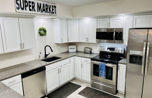 Newburgh House | Cheerful 4-Bed 2.5-Bath Home