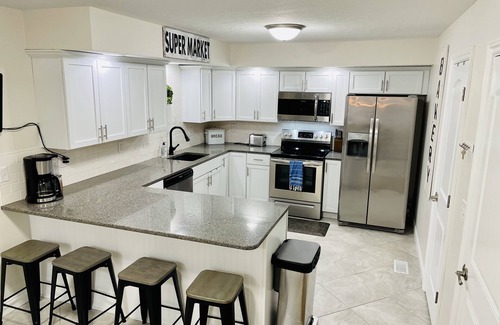 Newburgh House | Cheerful 4-Bed 2.5-Bath Home