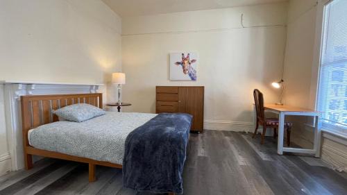 South Berkeley Apartment | Cheerful 4b/2b Residential home in Berkeley