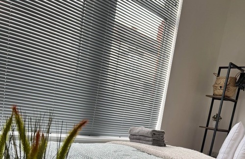 Northampton House | Cheerful 5 bedroom house with En Suite