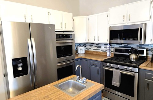 Northeast Anchorage House | Cheerful and Spacious Home/Sleeps 16