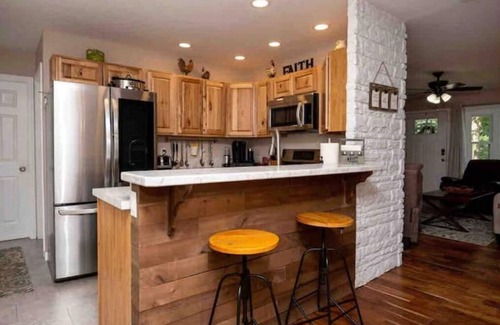 Niles House | Cheerful home-Niles. 5 Miles to Notre Dame, 25-30 Miles to Lake Mich Beaches