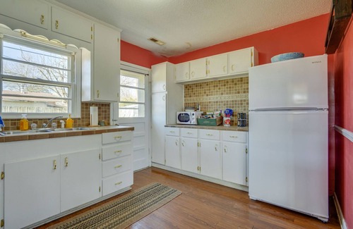East Florence House | Cheerful Wishes- 3 Bedroom House To Yourself
