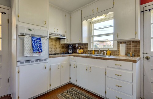 East Florence House | Cheerful Wishes- 3 Bedroom House To Yourself