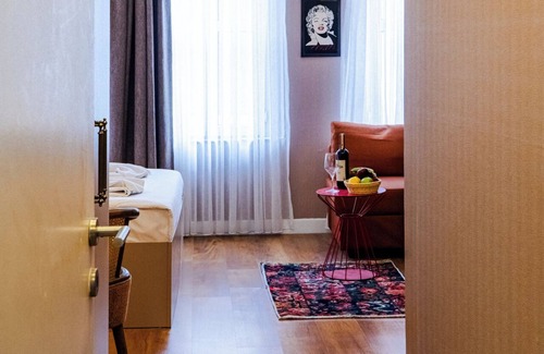 Karakoy Bed & Breakfast | Cheers Porthouse