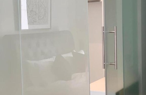 Queenstown Apartment | Chelsea Bridge Wharf Beautiful and spacious