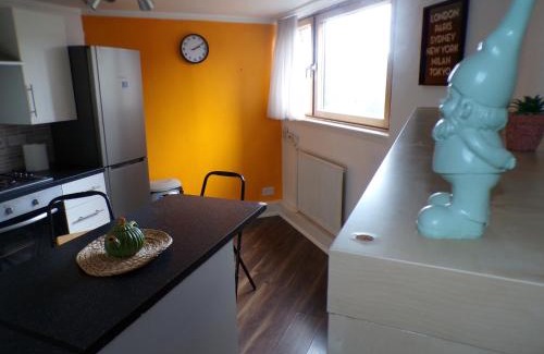 Chelsea Riverside Apartment | Chelsea Orange Apartment Sleeps10-PetsOK-Parking