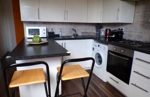 Chelsea Riverside Apartment | Chelsea Orange Apartment Sleeps10-PetsOK-Parking