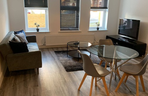 Folkestone Apartment | Cheriton Gardens - Modern 2 Bedroom Apartment In The Heart of Folkestone