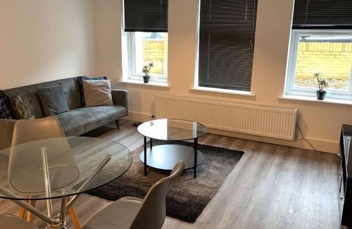 Folkestone Apartment | Cheriton Gardens - Modern 2 Bedroom Apartment In The Heart of Folkestone