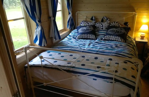 Chideock Ski Chalet | Cherry Orchard Retreat