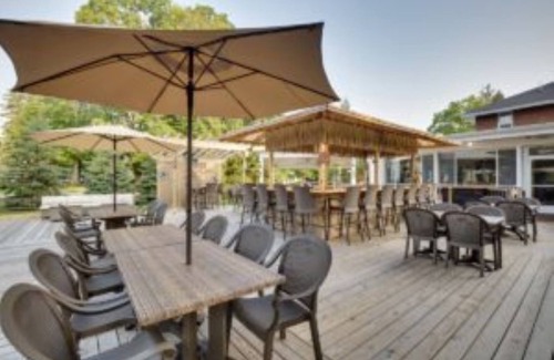 Central Lake Hotel | Cherry Room for 2 at The Blue Pelican Inn