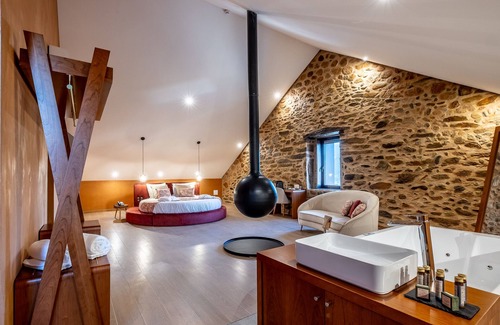 Paul Hotel | Cherry Sculpture Hotel