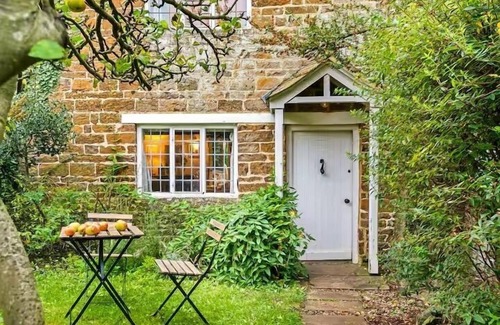 Eydon Cottage | Cherry Tree Cottage -Countryside Retreat
