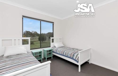 Moonbah House | Cherrywood Cottage - Pet Friendly