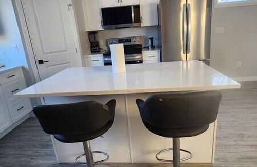Winnipeg House | Chesskings Executive - 3 Bedrooms - 127 Collegiate