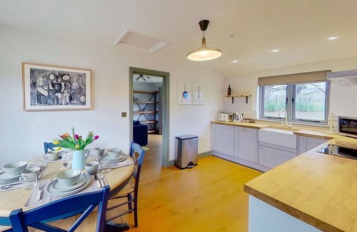 Winchcombe Cottage | Chestnut Cottage - sleeps 4 guests in 2 bedrooms