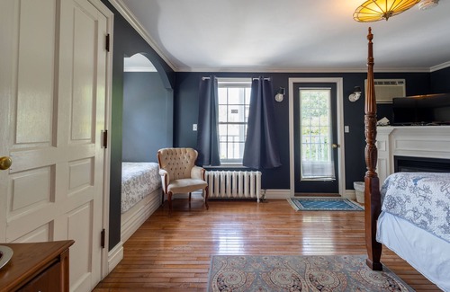 Niagara Falls Bed & Breakfast | Chestnut Inn Bed and Breakfast