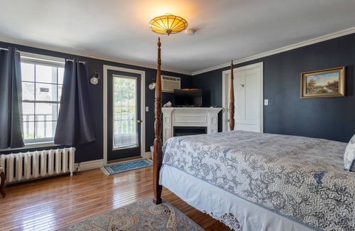 Niagara Falls Bed & Breakfast | Chestnut Inn Bed and Breakfast