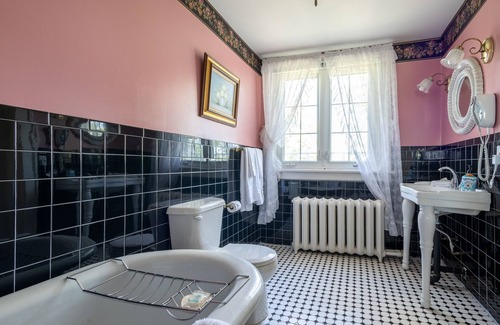 Niagara Falls Bed & Breakfast | Chestnut Inn Bed and Breakfast