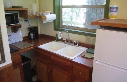 Millfield Cottage | Chestnut Ridge Treehouse. Peaceful remote getaway just minutes from town.