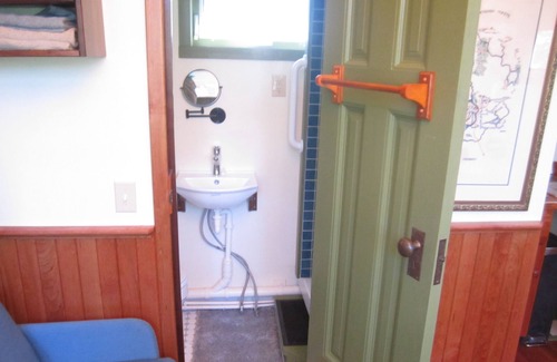 Millfield Cottage | Chestnut Ridge Treehouse. Peaceful remote getaway just minutes from town.