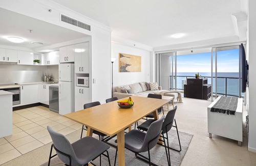 Surfers Paradise Apartment | Chevron Renaissance Ocean View