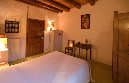 Bains Bed & Breakfast | Chez Caroline chambres d'hôtes